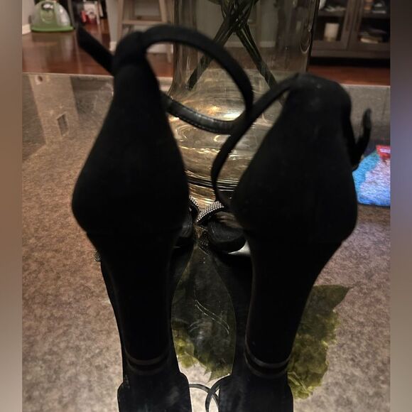 Marc Fisher LTD Angelo Women's Suede Crystal Embellished Pumps - Picture 5 of 6